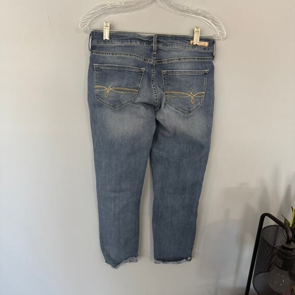 Levi's Denizen Low Rise Slim Crop Jeans Size 26 Light Wash Distressed Rolled - Picture 2 of 9
